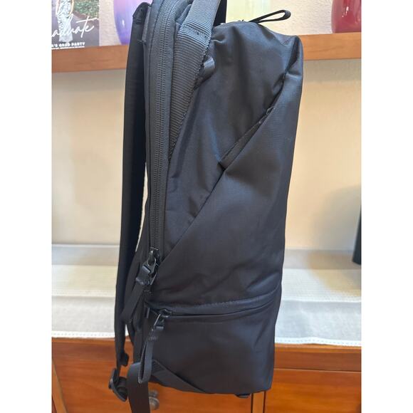Urth Arkose Camera Backpack Set in Black Onyx 20L Laptop compatible main image 7